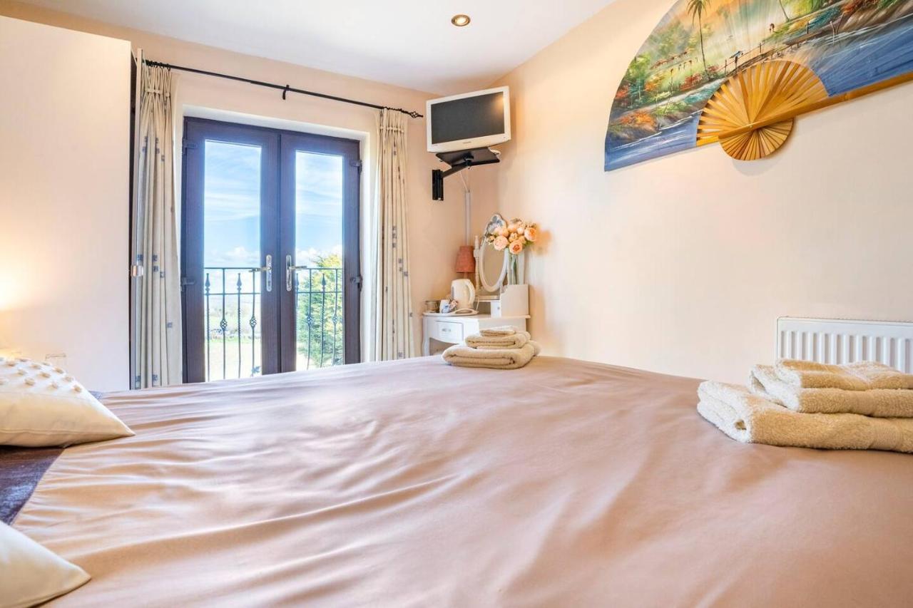 Willow Ridge - A Large Country House With 3 Rental Rooms Clutton Екстериор снимка