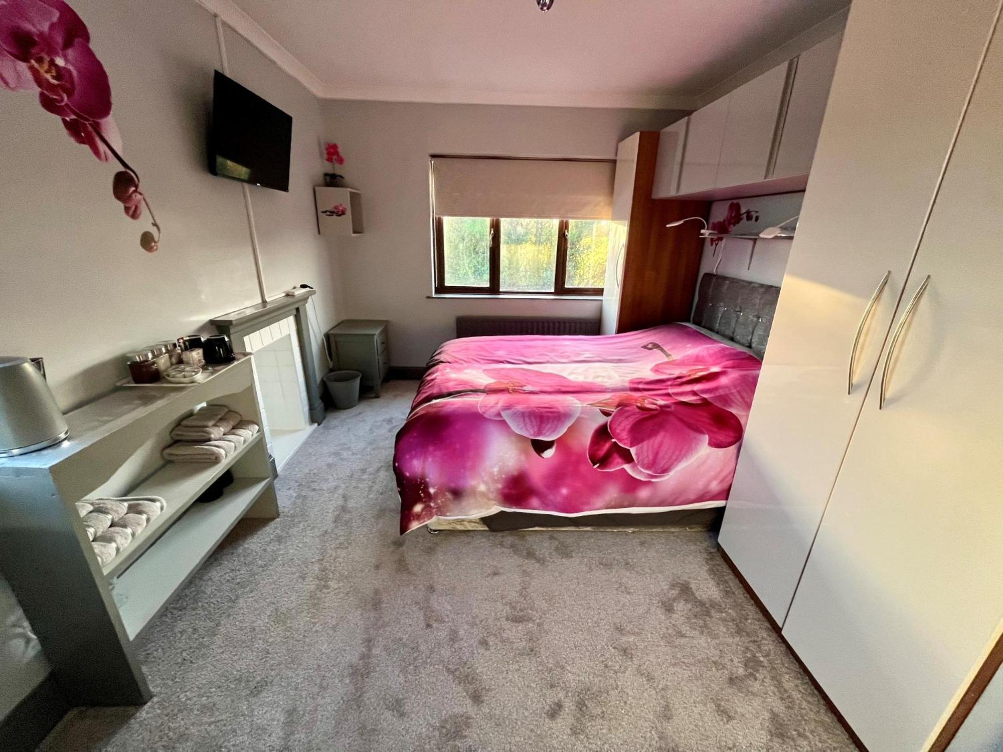 Willow Ridge - A Large Country House With 3 Rental Rooms Clutton Екстериор снимка